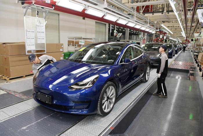 特斯拉上海超級工廠迎中國領導視察，馬斯克盛贊“上海速度”助力新能源汽車銷售